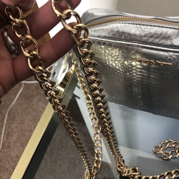 Victorias Secret gold tone chain silver crossbody bag - Picture 4 of 12